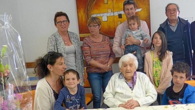 08/04/17 OUEST-FRANCE - Hélène Le Nel, la doyenne, a fêté ses 106 ans 